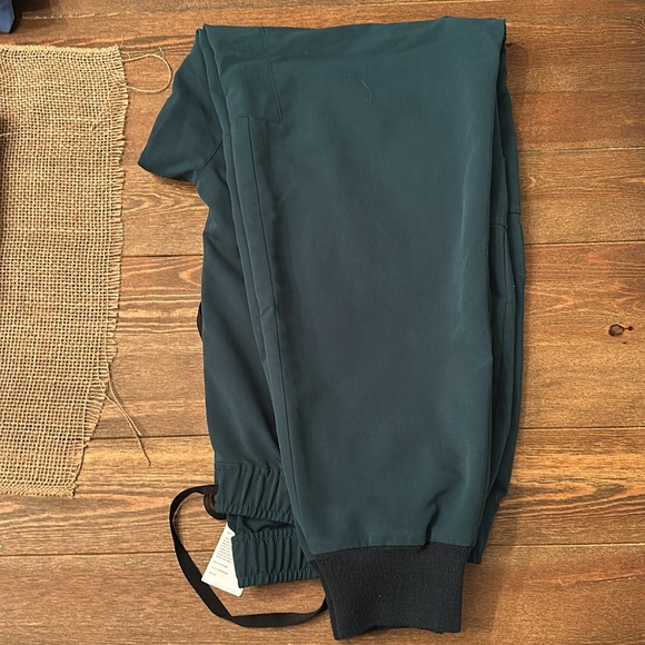 FIGS scrubs- technical collection - Picture 6 of 7